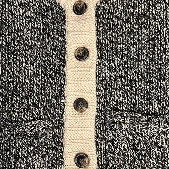 Button down cardigan blue notes size small - Picture 4 of 5